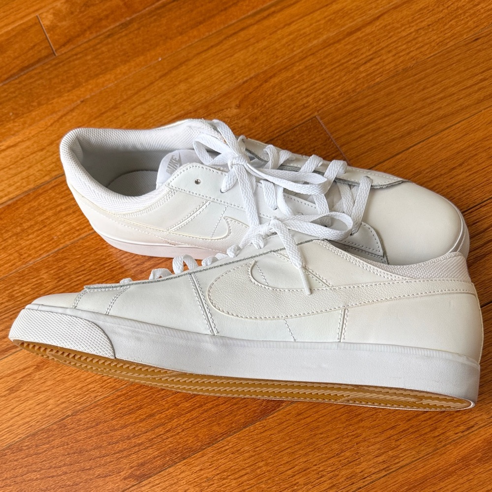 Men's Nike White Sneakers - Picture 5 of 8